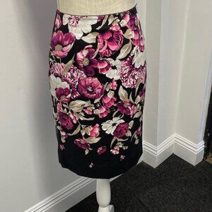 White House Black Market Women's Skirt - Multicolor Floral - Size 0 - EUC